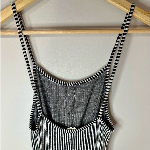 Dress- Caution to the wind clothing - Picture 3 of 3